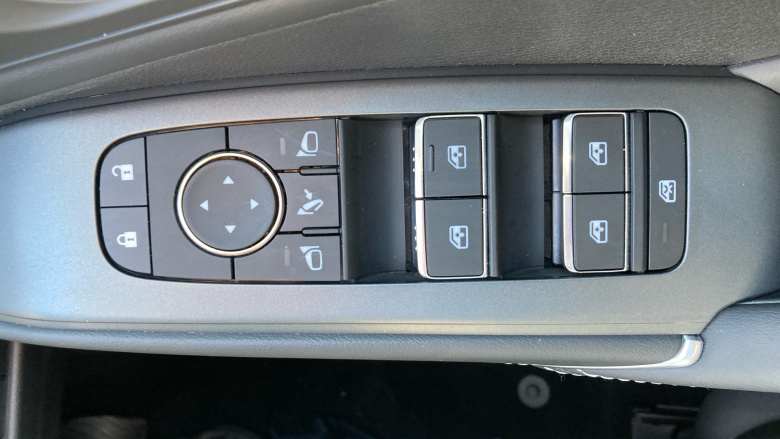 Nissan Qashqai 1.3 DiG-T MH N-Connecta 5dr Petrol Hatchback